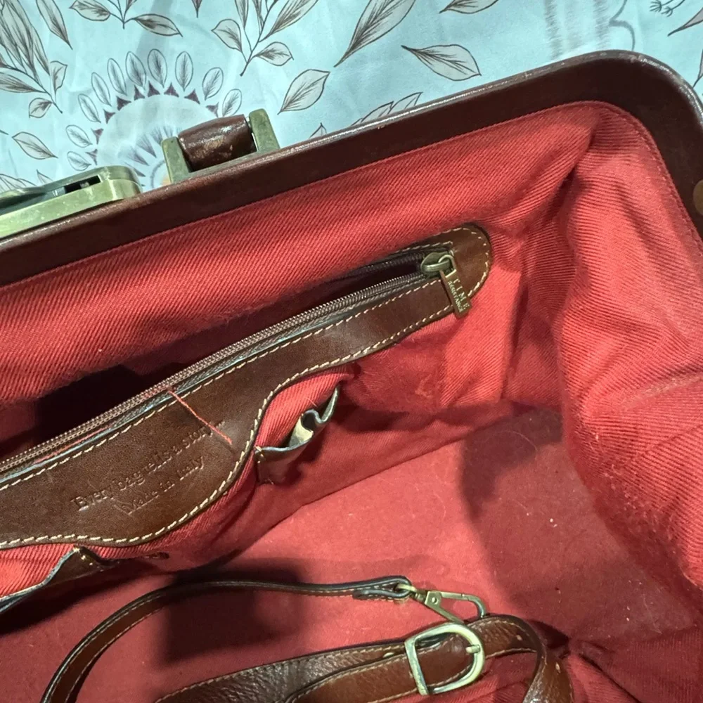 Classic Brown Distressed Leather Doctor Bag